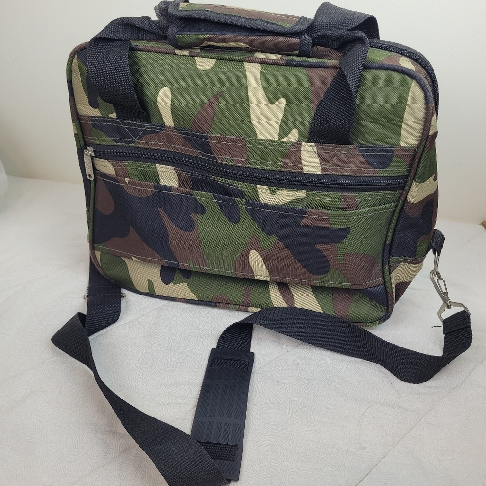 Rockland Small Carryon Travel Bag Green Camo Outside Zip Pockets Shoulder Strap - Picture 8 of 10